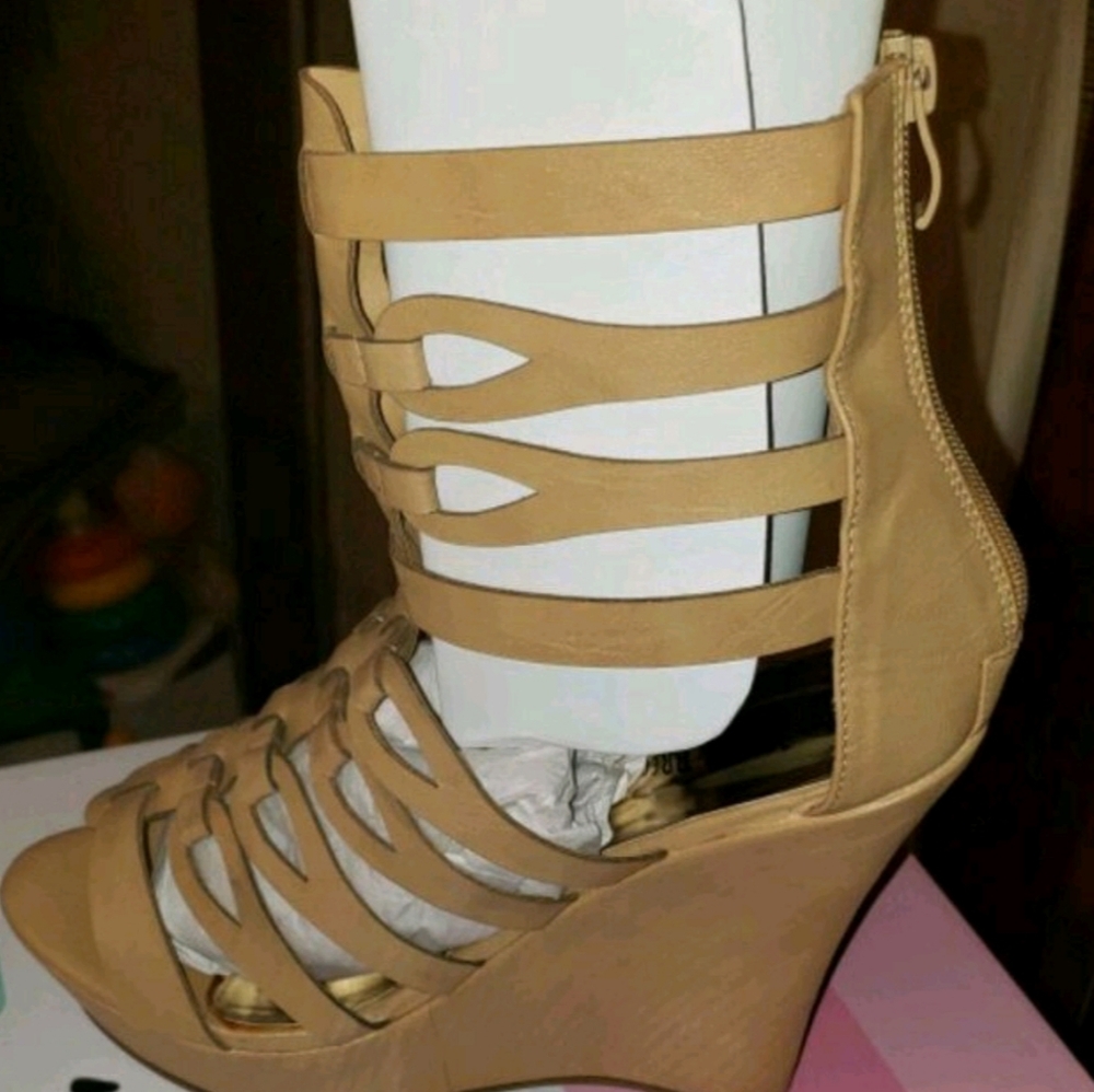 Women's shoes